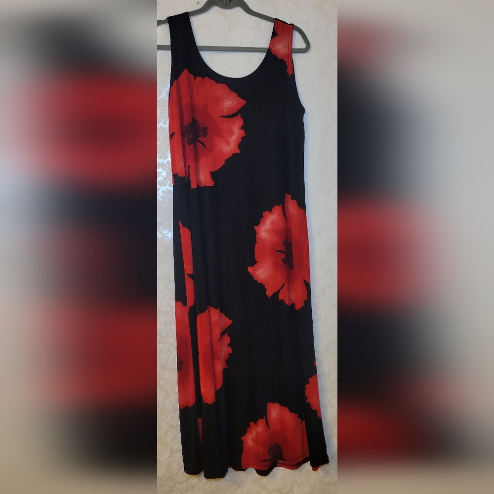 Elegant Black and Red Floral Maxi Dress